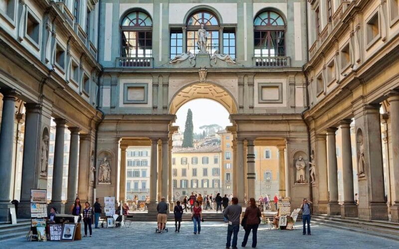 Art & History at Uffizi: Medici Influence & Terrace Views - Entering the Uffizi: A Historic Space