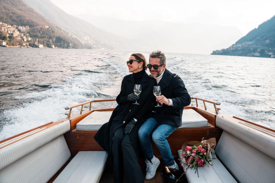 As: 1 or 2-Hour Classic Wooden Boat Tour With Prosecco - Iconic Landmarks Seen