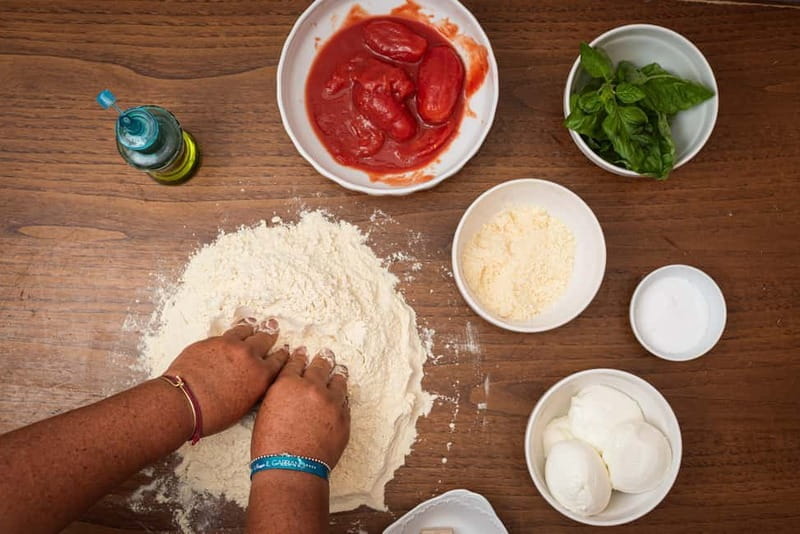 Assisi: Pizza-Making Class in Home-Style Cooking School - Savoring Your Creations with Local Wine