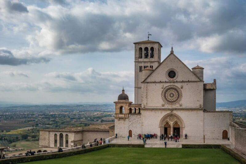 Assisi: Private Guided Tour of the Basilica of Saint Francis - Entering the Basilica: First Impressions and Tour Highlights