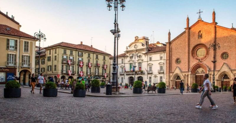 Asti Historic Town Walking Tour - Scented Boutique Shops and Local Flavor