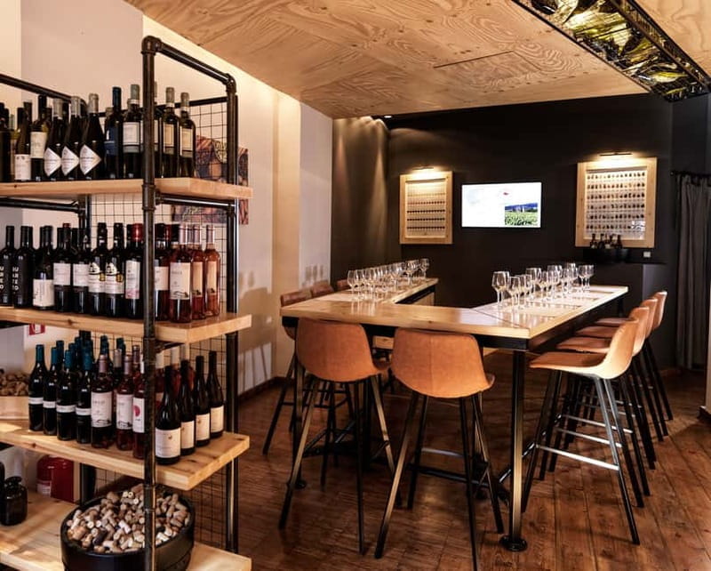 Athens: Acropolis Wine Tasting with Cheese and Olives - Exploring the Details of the Athens Acropolis Wine Tasting