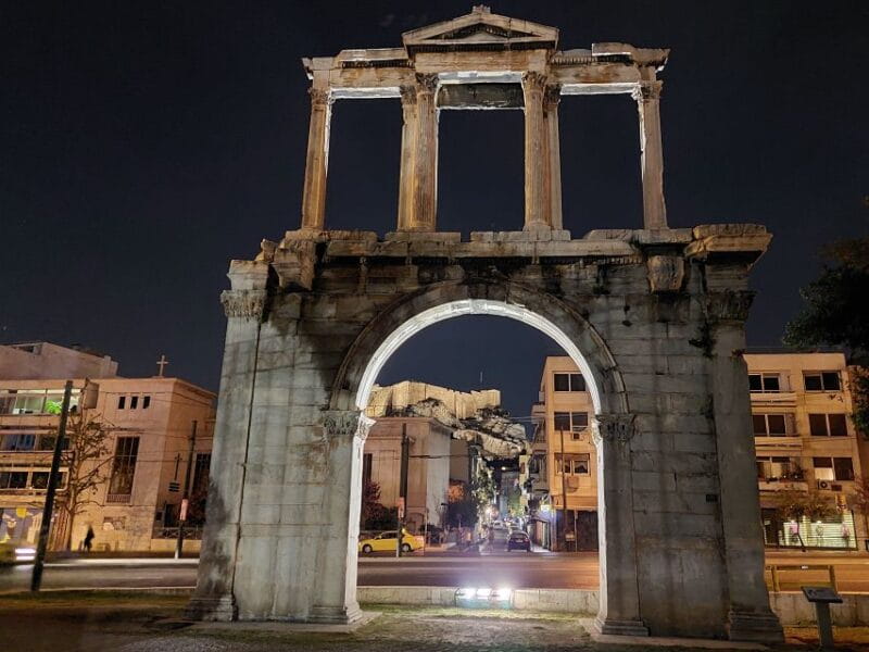Athens: City Highlights Nighttime Walking Tour in Spanish - Key Points / Takeaways