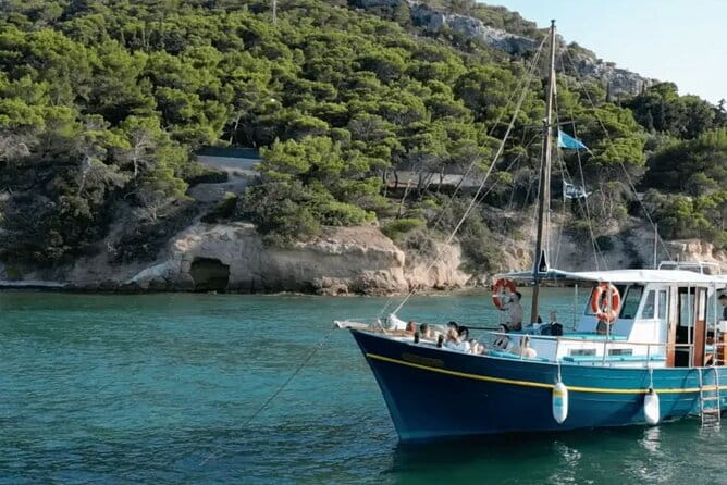 Athens Cruise Tour with Mediterranean BBQ - Key Points