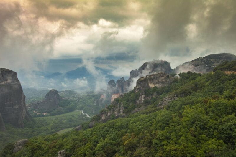 Athens: Meteora & Kalabaka Day Trip without a Guide - Exploring Meteora: A Journey to the Sky