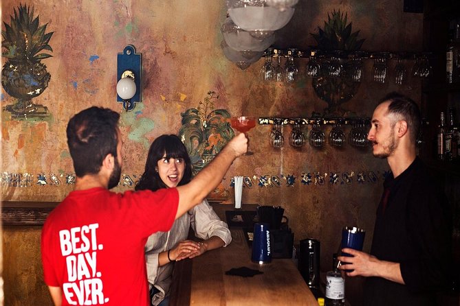 Athens Moonlight Waling Tour With Drinks and Meze Dishes - Small-Group Personalized Experience