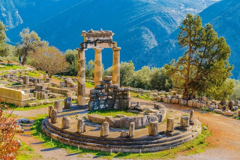 Athens: Private Tours of Delphi, Delphi Museum, and Arachova - Exploring the Delphic Ruins and Museum