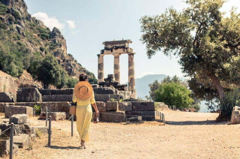 Athens: Private Tours of Delphi, Delphi Museum, and Arachova - Arachova: The Mountain Village Charm