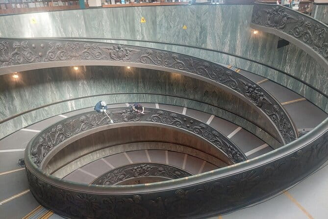 Audio guide in Vatican Museums and Sistine Chapel - Entering the Vatican Museums: Your Gateway to Art