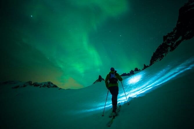Aurora trip and Snowshoes in Lake Rautusjarvi - Discovering the Northern Lights with Snowshoes on Rautusjarvi Lake