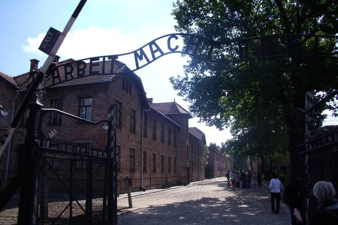 Auschwitz and Birkenau WITHOUT GUIDE private transport from Kraków - FAQ