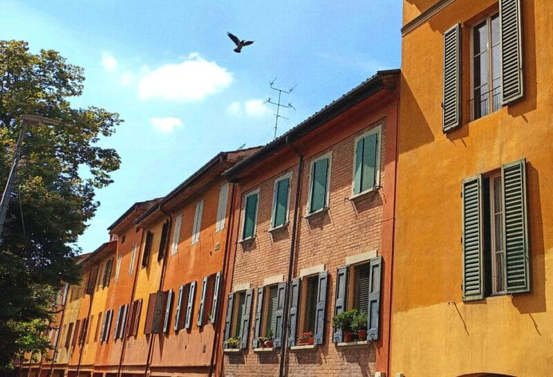 Authentic Italian Breakfast in Piazza Maggiore! - Cultural Insights and Myths Debunked