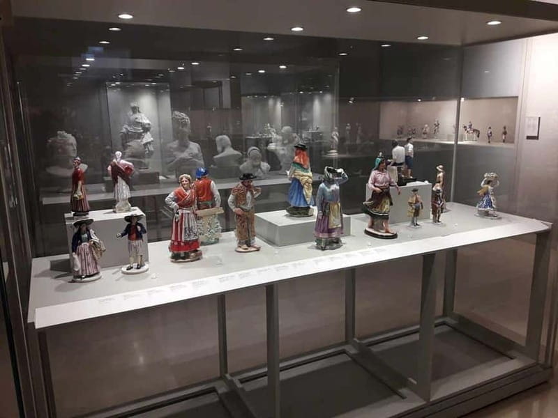 Aveiro & Costa Nova Day Trip  Full Access Included - Evening Stroll and Dinner