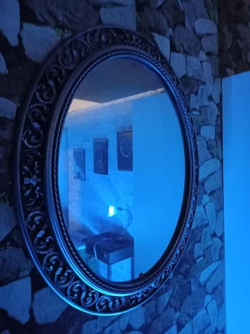 Aveiro: Escape Manor Escape Room - Entering the Haunted Room: The Setting and How it Feels