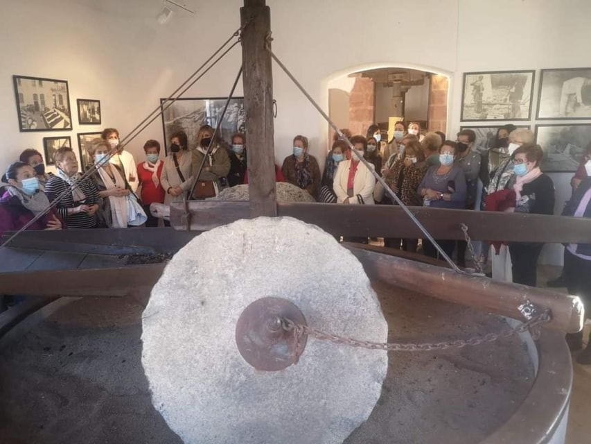 Baeza: Oil Tourism at Hacienda La Laguna - Guided Tour Highlights