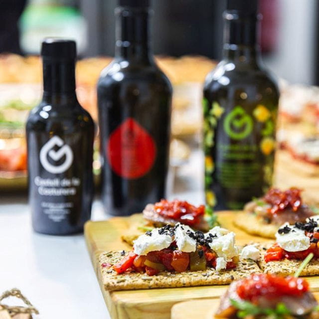 Balones: Guided Tour & Food Pairing With Local Oils & Wines - Guided Tour Activities