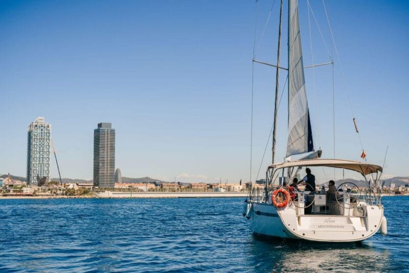 Barcelona: 1 hour sailing tour in a sailboat - Key points / Takeaways