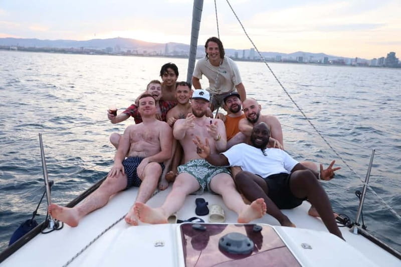 Barcelona 2h private sailing tour for 11 with local Skipper - FAQs