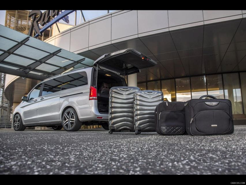 Barcelona Airport: Premium Transfer to Hotel in Barcelona - Multilingual Drivers