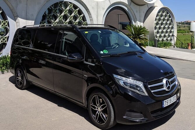 Barcelona airport transfer (From 1 to 7 passengers) - Arrival at Barcelona Airport – A Smooth Meet-and-Greet