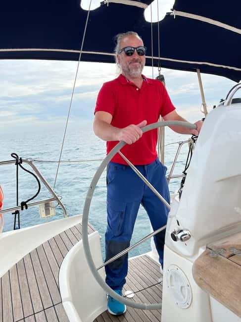 Barcelona: Astronomy Sailing & Astrology Planetarium Film - Setting the Scene: A Unique Evening Begins