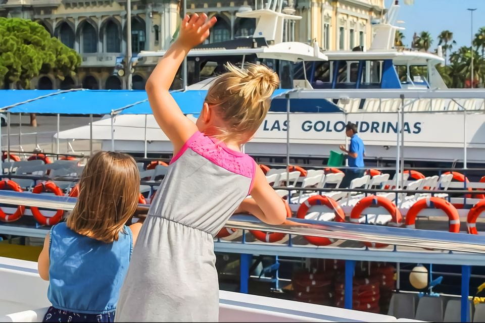 Barcelona: Boat Tour in Las Golondrinas - Key Points