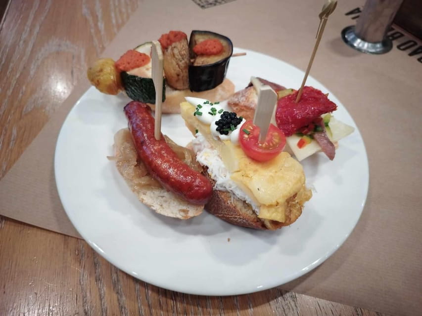 Barcelona: Boqueria Market & Barrio Gotico Street Food Tour - Navigating the Gothic Quarter