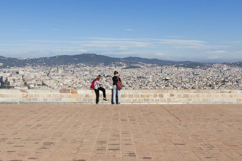 Barcelona Cable Car Sky Views, Magic Fountain & Castle Visit - Things To Know