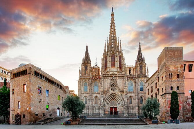 Barcelona Cathedral: Ticket, Guided Tour, Terrace + VR Experience - Discovering Barcelona Cathedral: A Blend of Tradition and Technology