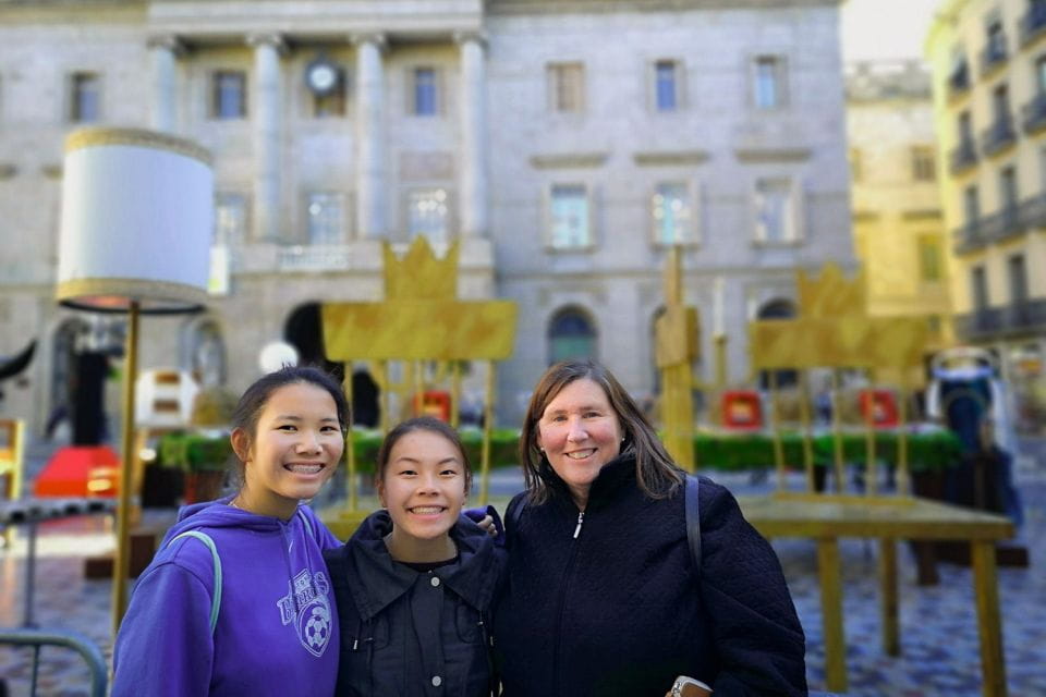 Barcelona: Churros, Hot Chocolate, and Games Family Tour - Cultural Sites and Childrens Activities