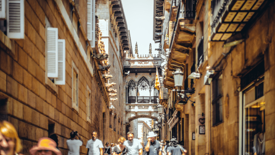 Barcelona: City Exploration Treasure Hunt - Experience the Gothic District