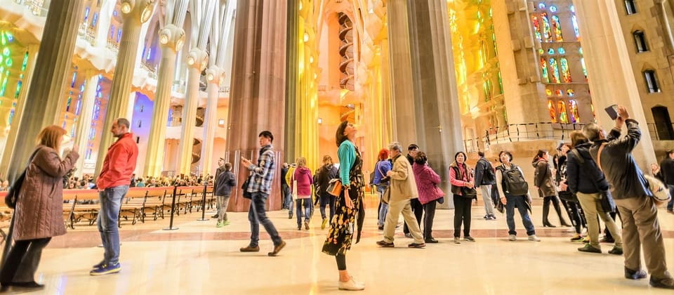 Barcelona: City Highlights Walking Tour With Sagrada Familia - Tour Highlights