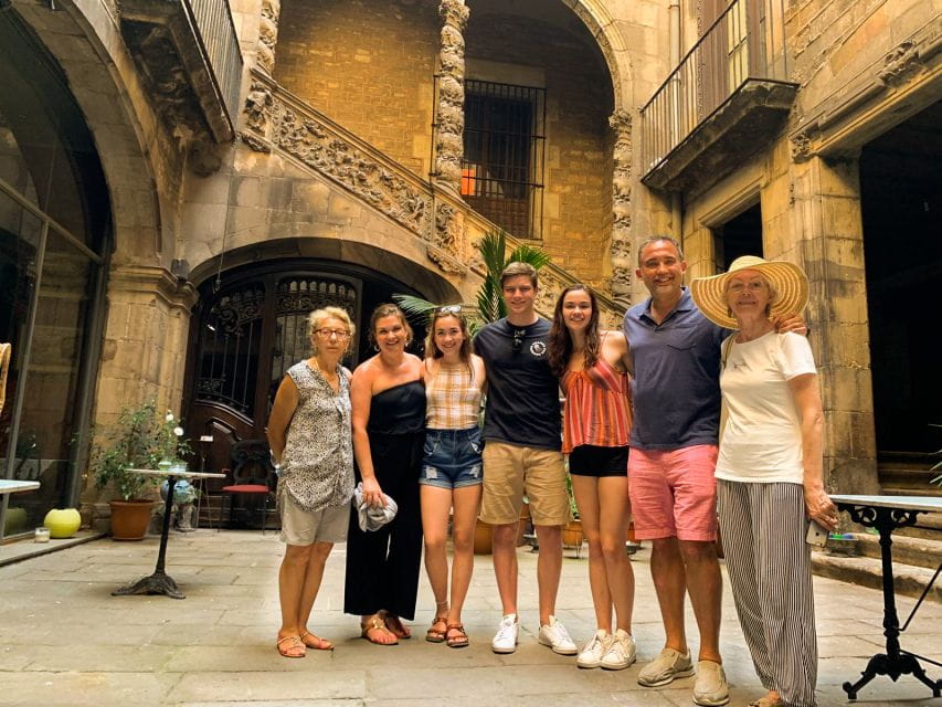 Barcelona: City Tour & Flamenco Show With Wine & Tapas - Flamenco Show Experience