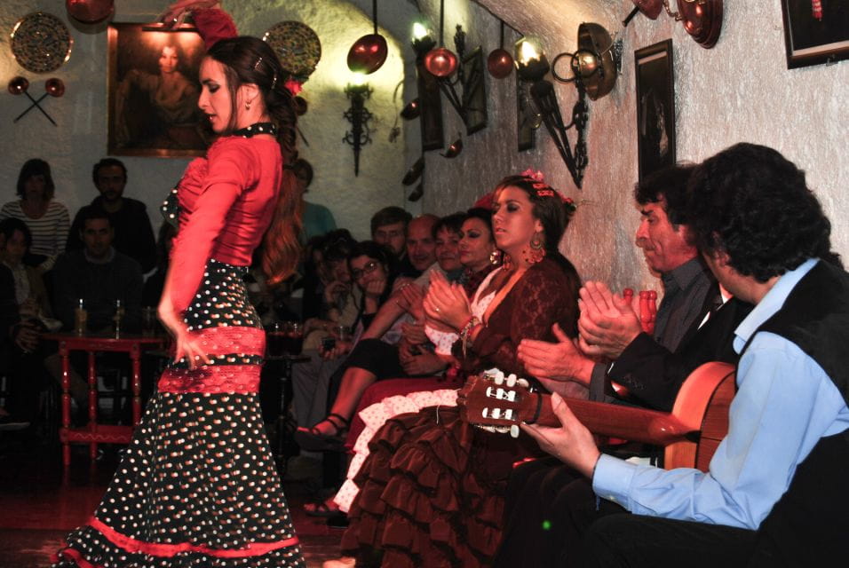 Barcelona: City Tour & Flamenco Show With Wine & Tapas - Things To Know