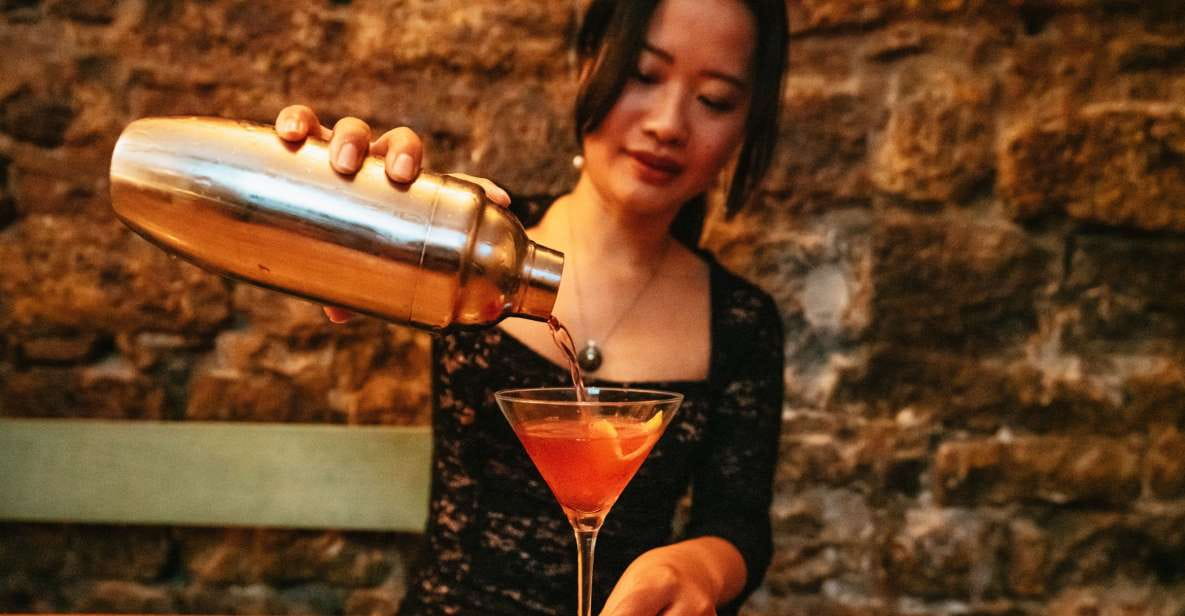Barcelona: Cocktail Master Class by Mixologist With Tapas - Key Points
