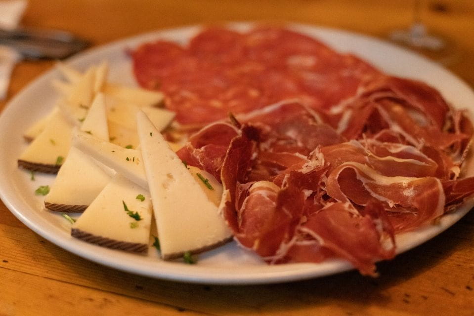 Barcelona: Cocktail Master Class by Mixologist With Tapas - Customer Feedback and Ratings