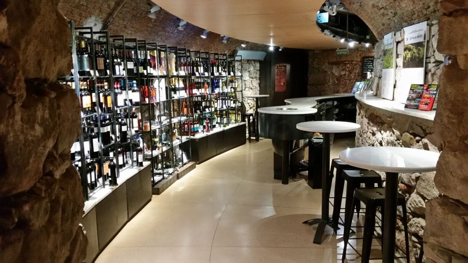 Barcelona: Columbus Monument - Important Considerations