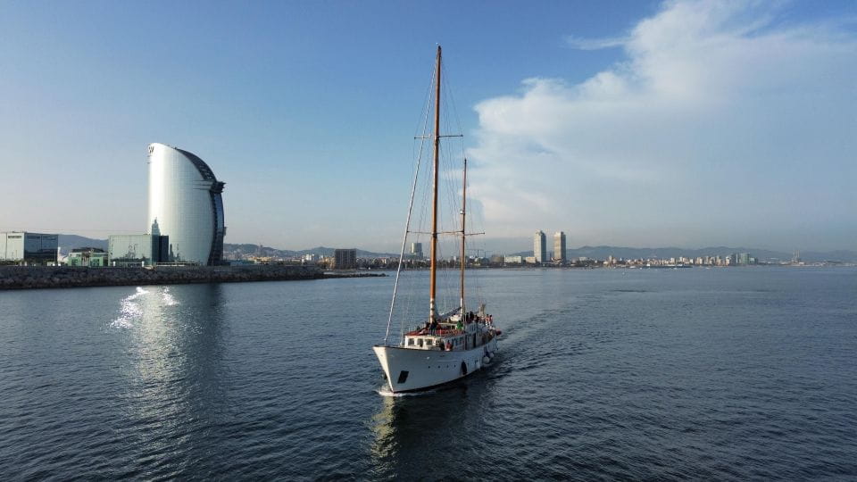 Barcelona: Day or Sunset Sailing Trip With Drink Included - Sailing Experience Options