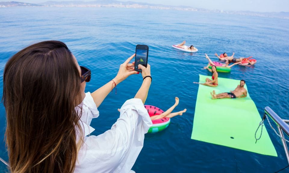 Barcelona: Daytime or Sunset Catamaran Cruise With Drink - Key Points