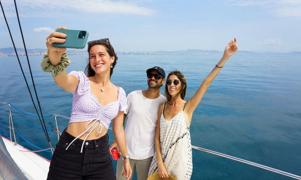 Barcelona: Daytime or Sunset Catamaran Cruise With Drink - Amenities and Comfort