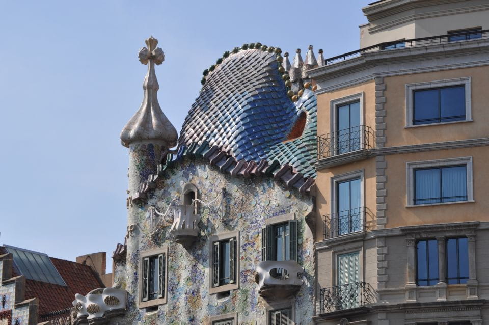 Barcelona: Discover Gaudi Architectural Guided Tour - Key Points