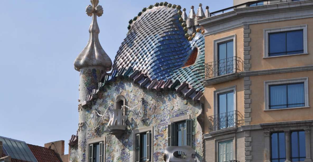 Barcelona: Discover Gaudi Architectural Guided Tour - Experience Highlights