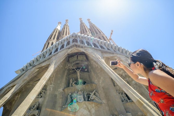 Barcelona E-Bike Gaudi Highlights or Bohemian Neighborhoods Small Group Tour - Personalized Attention for Small Groups