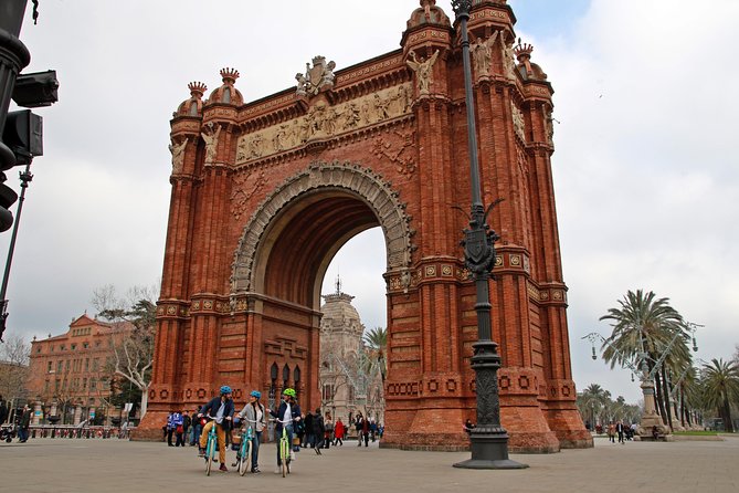 Barcelona E-Bike Tour: Montjuic Hill and Gothic Quarter - Exploring Port Vell