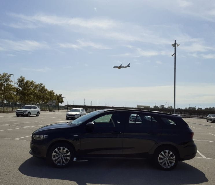 Barcelona: El Prat Airport (BCN) Private Transfer - Driver and Language Options