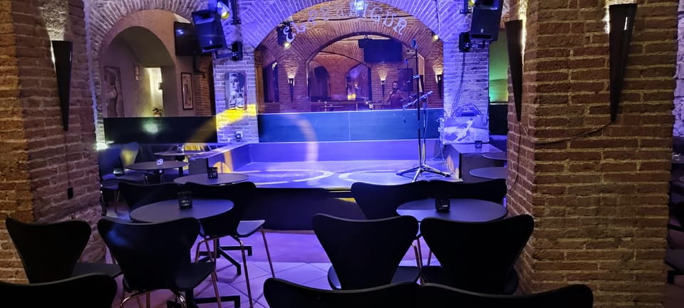 Barcelona: Exclusive Flamenco Show at El Paraigua With Drink - Venue Highlights