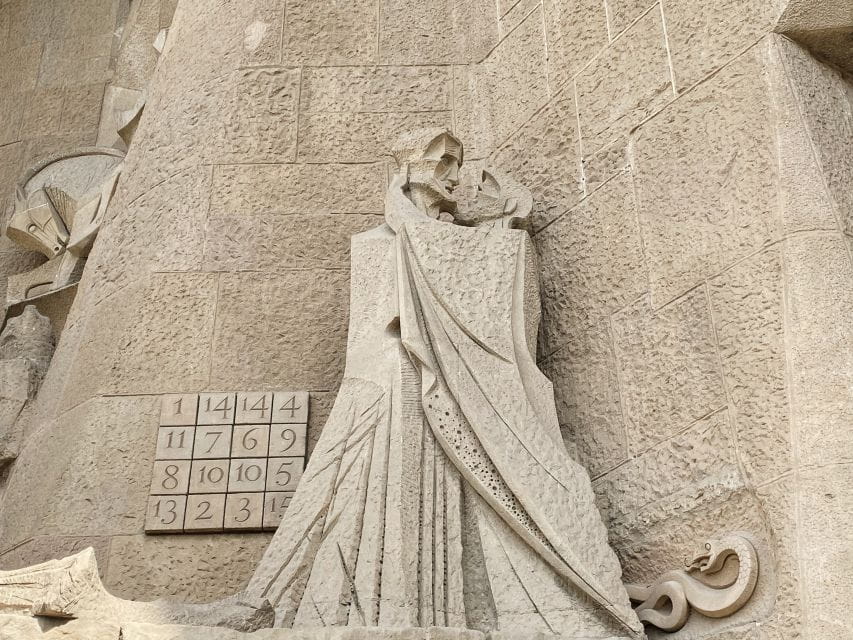 Barcelona: Fast Track Guided Tour of Sagrada Familia - Booking and Cancellation Policy