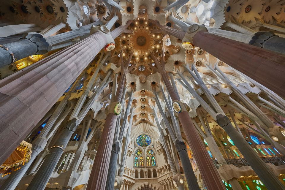 Barcelona: Fast Track Guided Tour of Sagrada Familia - Sagrada Familia: Architectural Masterpiece