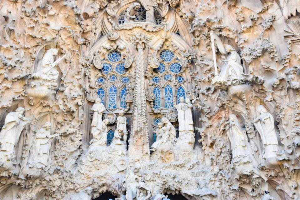 Barcelona: Fast-Track Sagrada Familia and Towers Guided Tour - Highlights of the Experience