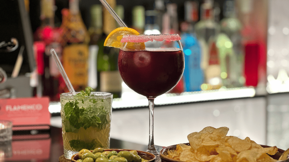 Barcelona: Flamenco Premium Show and Tour Guitar Museum - Flamenco Performance